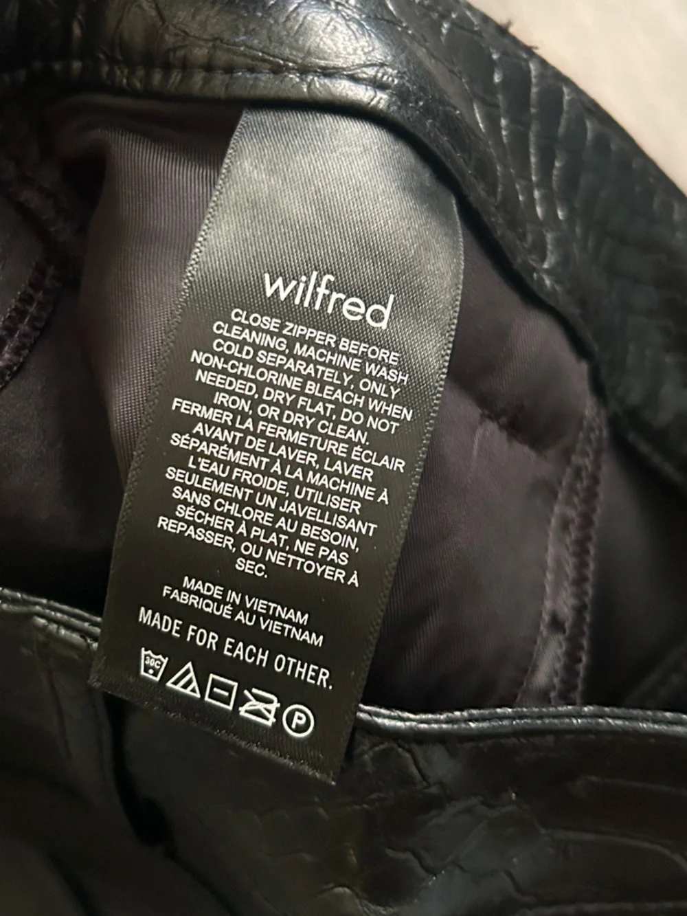 NWT Aritzia Wilfred The Melina Vegan Leather Pant in Black Python Sz 0 SHORT